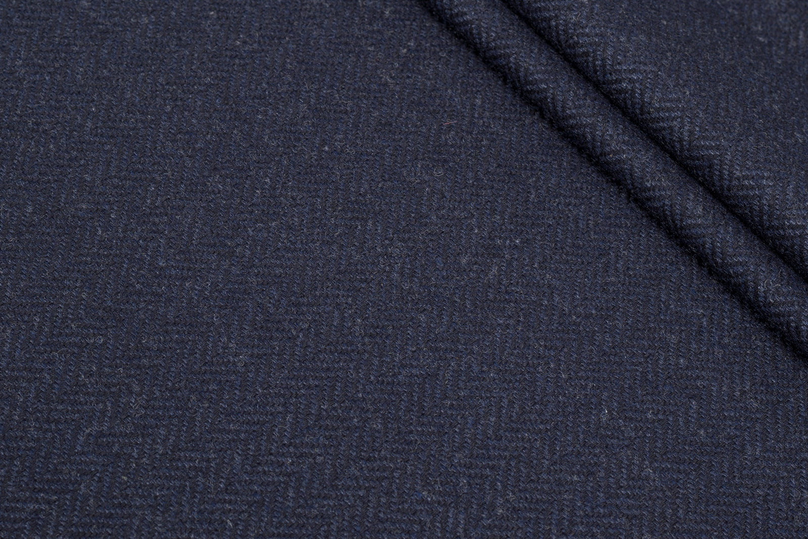 КОСТЮМНА ВОВНА ОДНОТОН