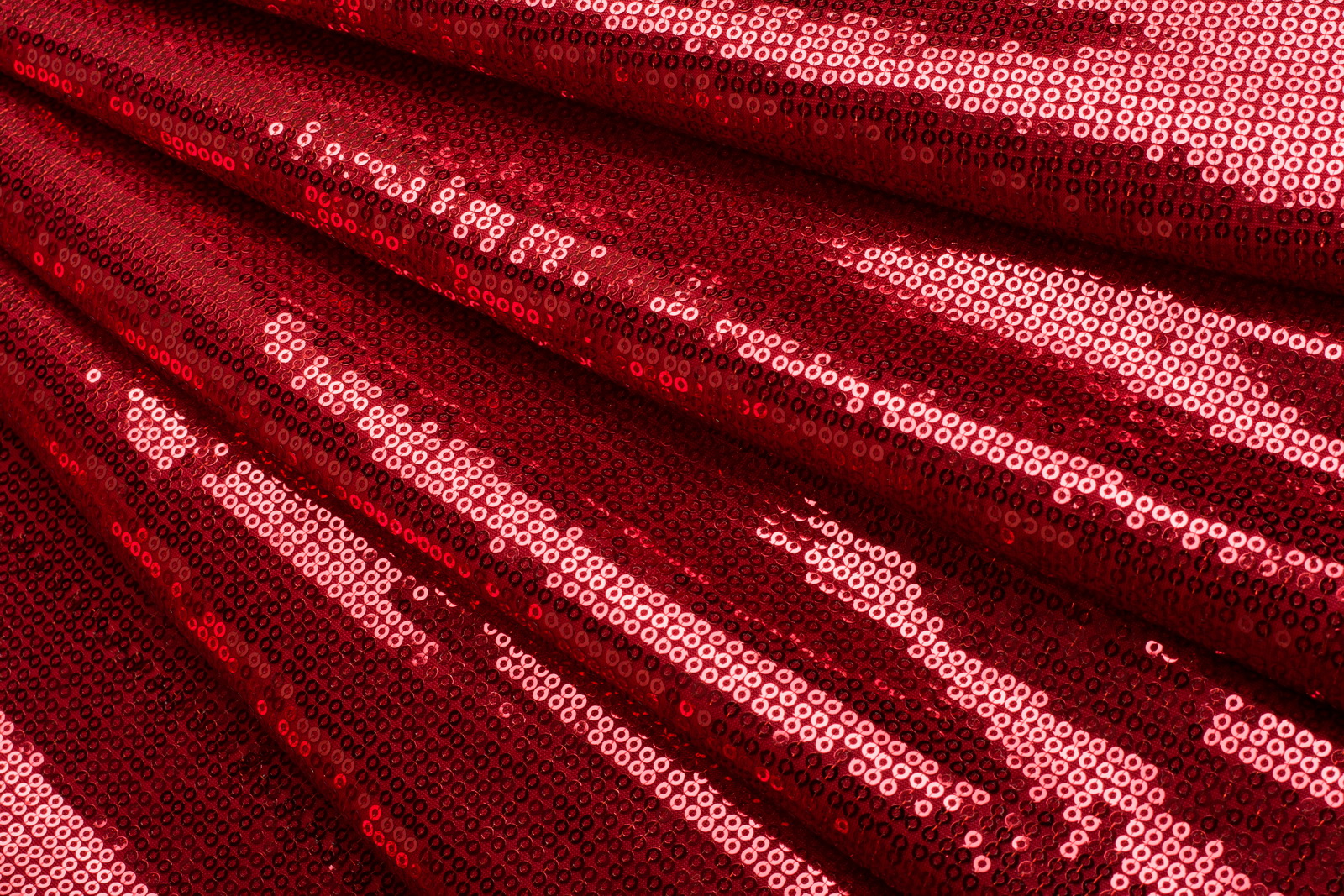 Красная трикотажная ткань с пайетками